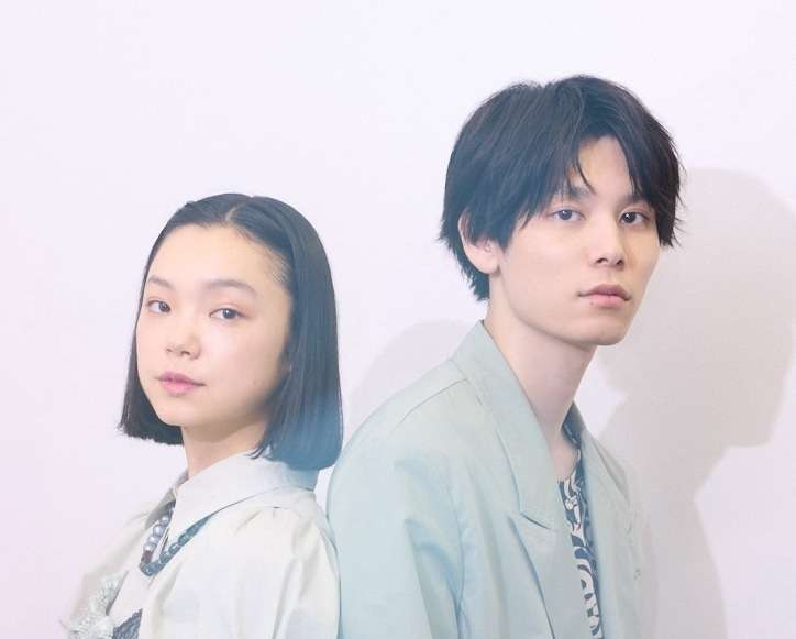 萩原利久さん×古川琴音さん「たとえ目で見える“形”は失われても、変わらず受け継がれてく“精神性”はあるのかな」【『花緑青が明ける日に』キラキラ青春対談！】 | LEE