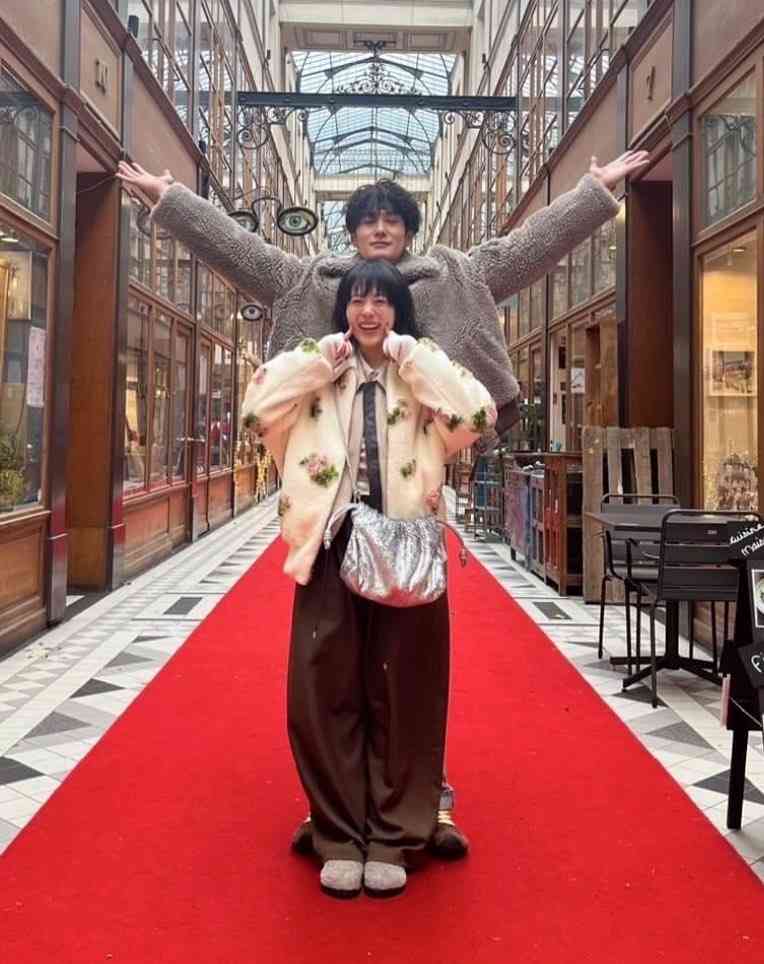 妻・高畑充希との密着ショットが話題 岡田将生、赤ちゃんの写真にファン釘付け「ベビちゃんの写真？」「岡田将生さんが赤ちゃんを…かわいい」
