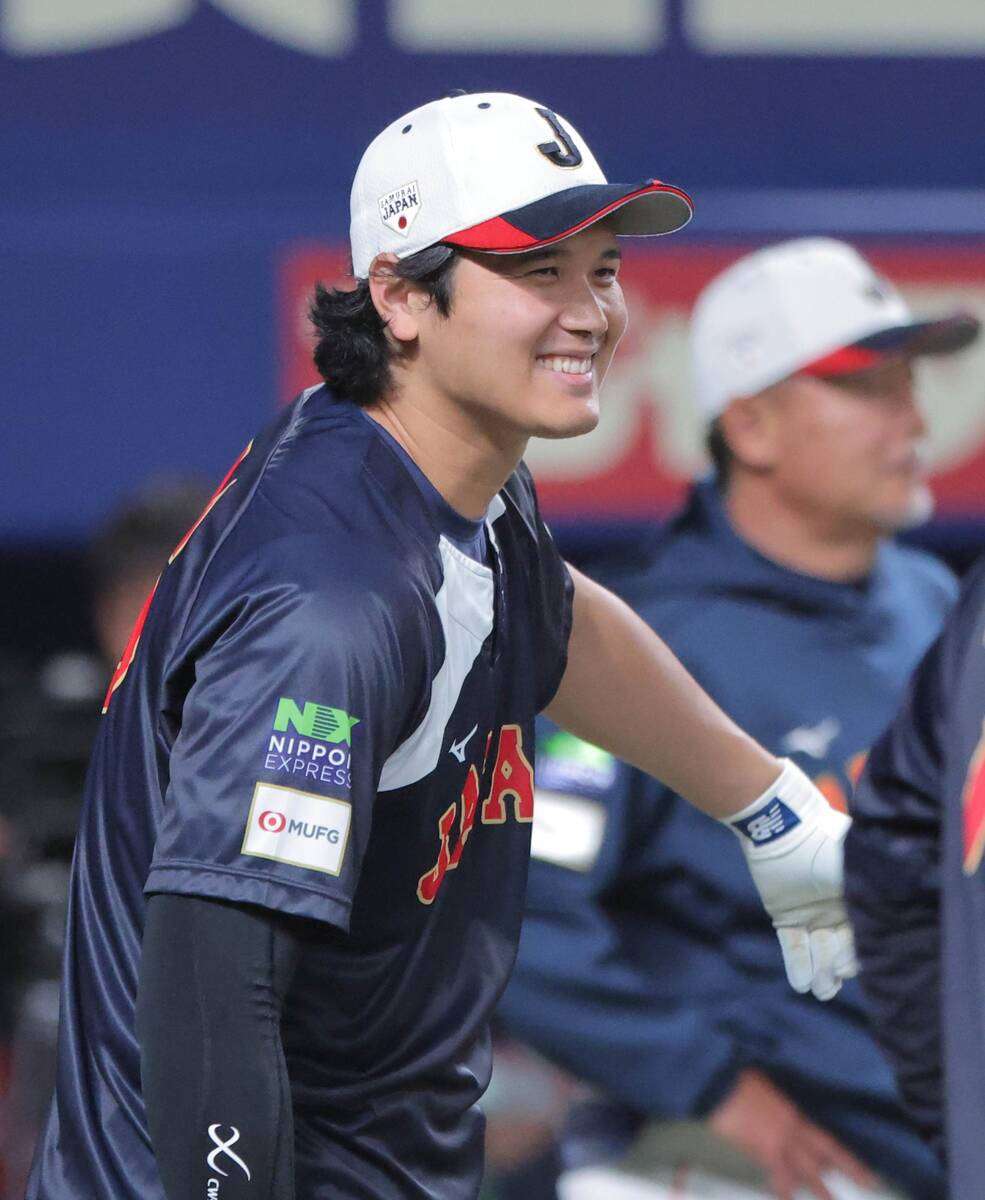 大谷翔平が新幹線で大阪移動　侍ジャパン公式の濃紺スーツ姿で登場　名古屋駅にファン約３００人が殺到で大パニック　警察出動で「絶対に押さないで！」と怒号 - スポーツ報知