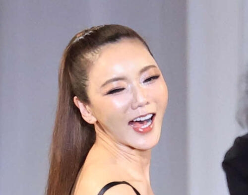 元宝塚宙組トップ和央ようか「私的なことでお騒がせし…」夫からのモラハラ週刊誌報道に自筆で - 芸能 : 日刊スポーツ