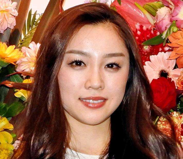 社長とセレブ婚の元SKE石田安奈(29歳)夫が52歳の誕生日　シャンデリア輝く豪邸でホムパ、超高級ワインずらり「長生きして」2児ママ
