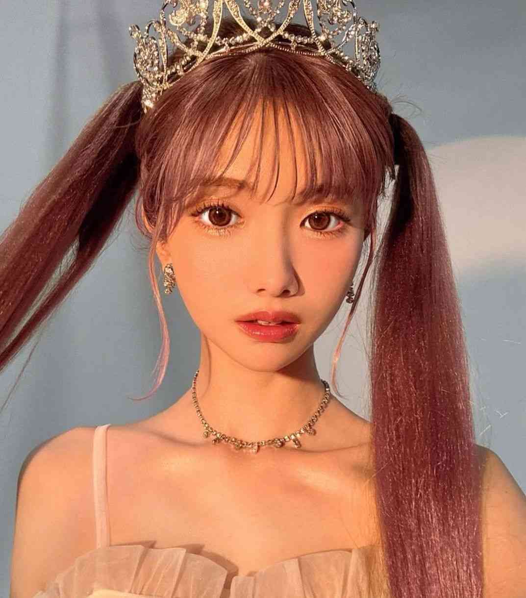 「5億円女の私服が異次元…」洋服代が桁違い！人気キャバ嬢HIMEKAさん〝私服ショット〟に仰天「目ん玉飛び出た」「伊達メガネに弱い」：「おっ！」でつながる地元密着のスポーツ応援メディア 西スポWEB OTTO!