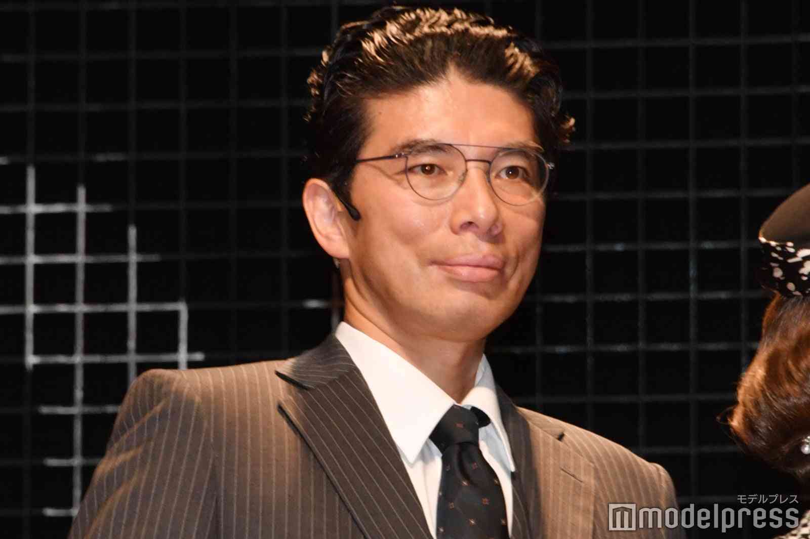 片桐仁「三つ編みにヘビ4匹」次男の中学卒業式コーデが話題「個性が爆発」「インパクトはんぱない」