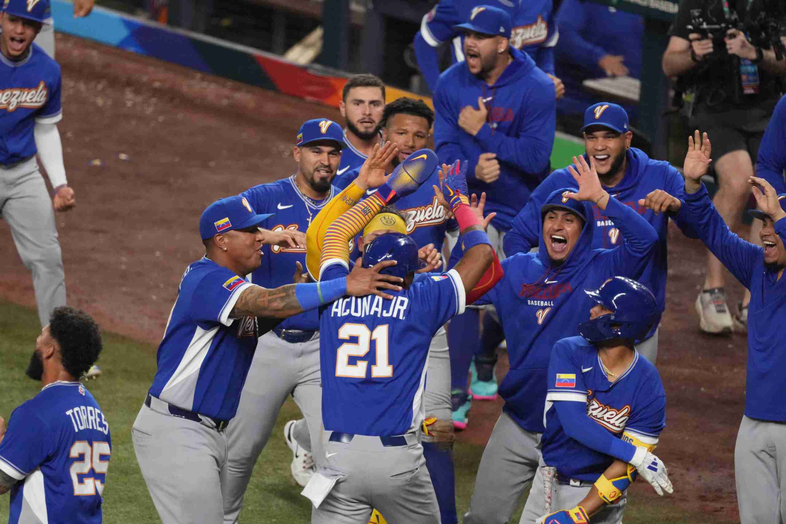 またベネズエラが暴走？「反省の色なし」米国とのWBC決勝進出を決めた選手がロッカーで「ピザを食ったぞ！」と今度は全員で大合唱の大騒ぎ…SNSで「敬意を示せ」と物議醸す – 本格スポーツ議論ニュースサイト「RONSPO」