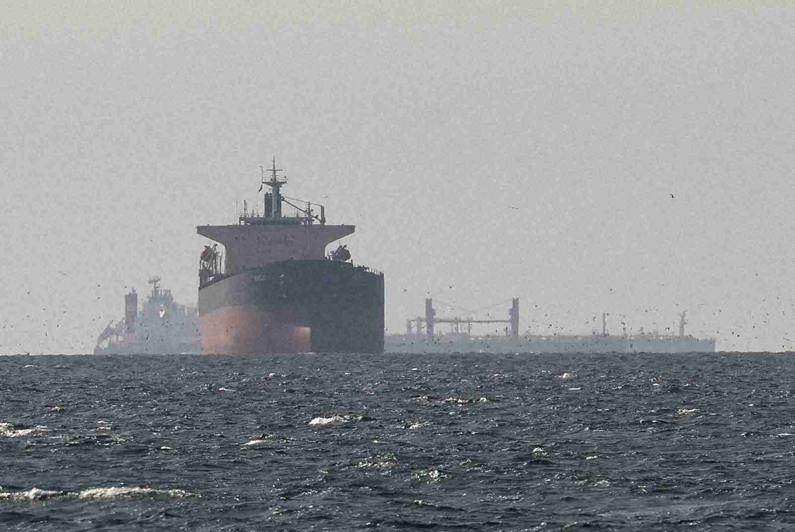 イラン、ホルムズ海峡で「通航料」を検討か　運行再開には消極的（毎日新聞） - Yahoo!ニュース
