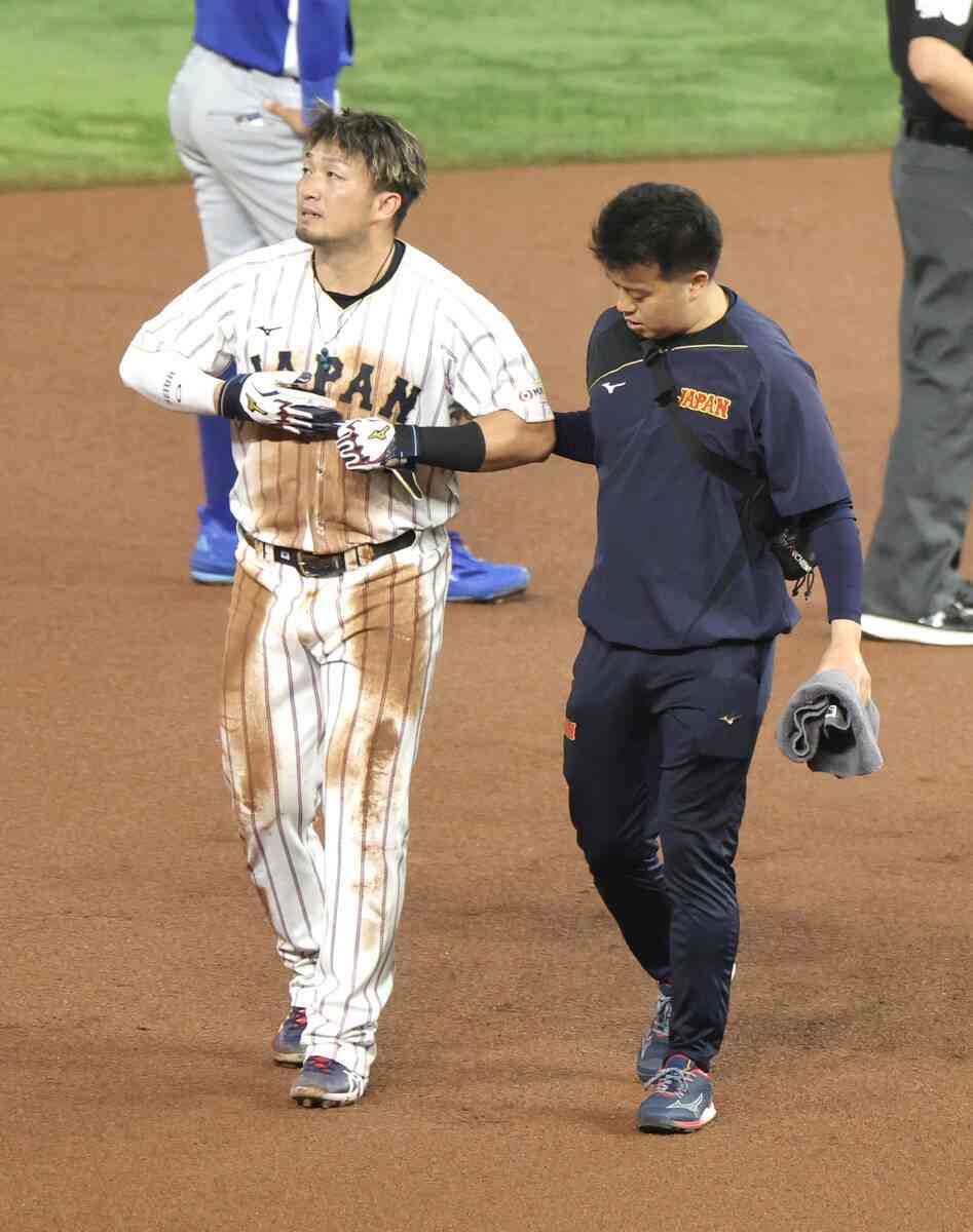 侍ジャパンに激震　鈴木誠也が無念の負傷交代　盗塁時のヘッドスライディングで膝強打か - スポーツ報知