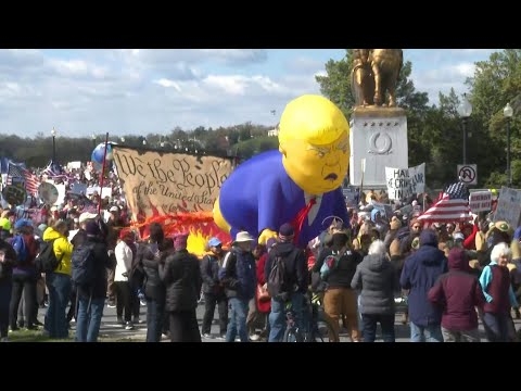 Giant blow-up doll mocks Trump at 