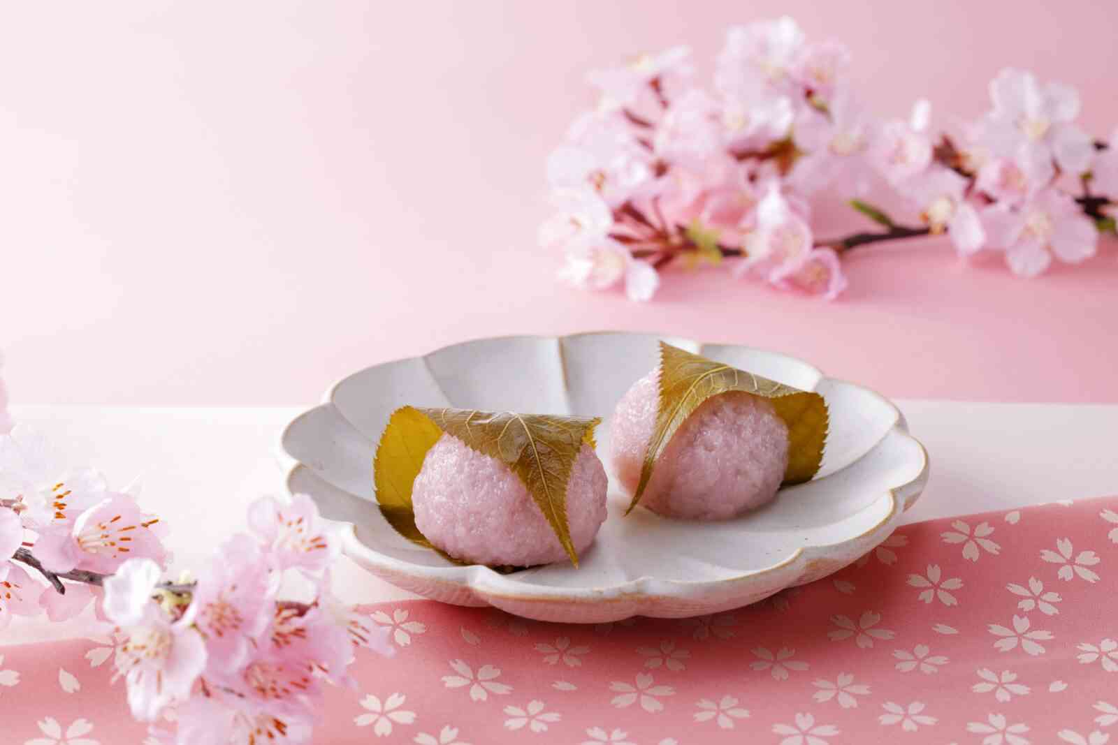 【桜餅の葉っぱは食べる派？剥がす派？】知られざる魅力と味わい方 | サザエの食卓ジャーナル | サザエ食品株式会社