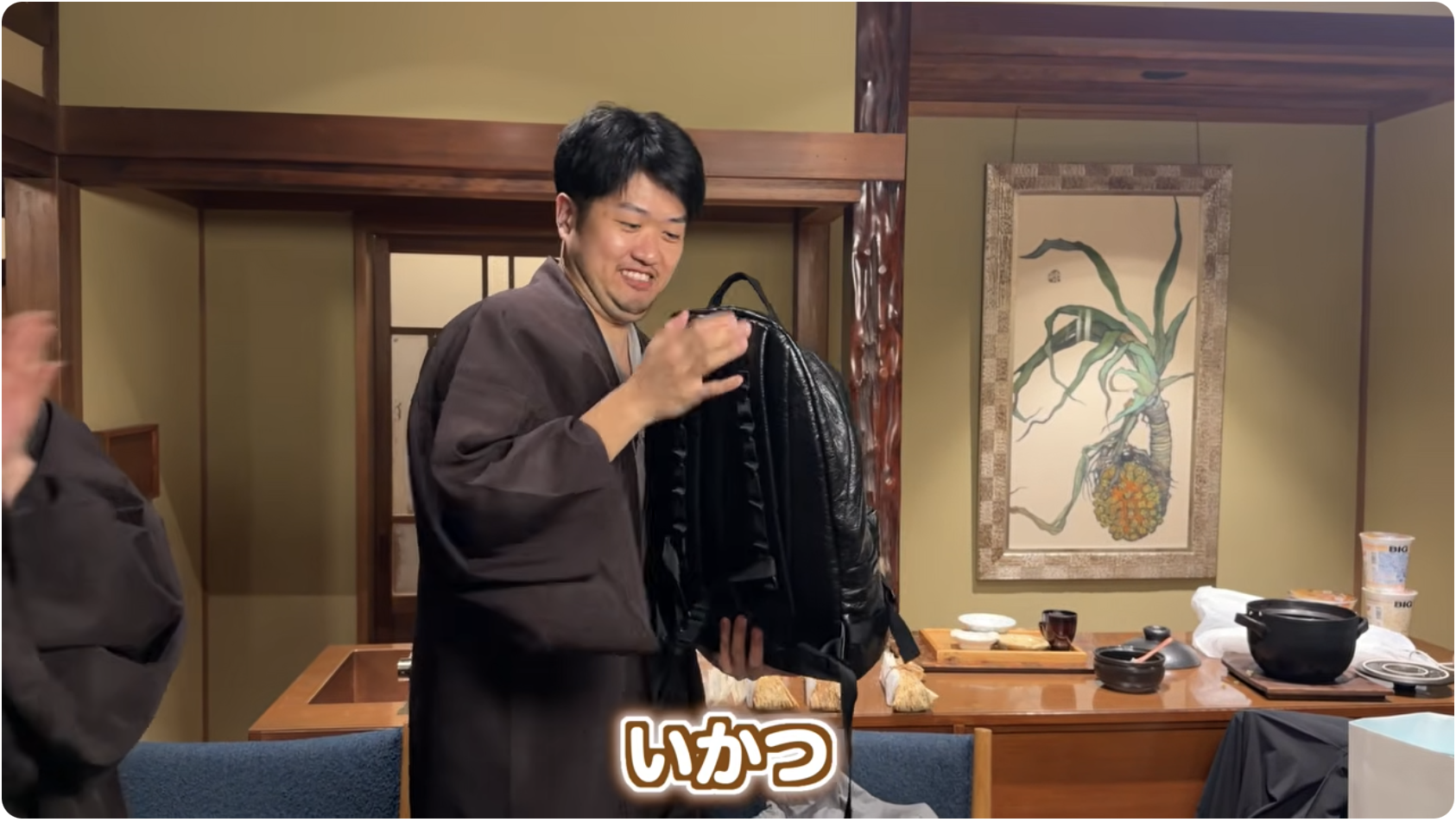 板野友美、1泊100万円超「豪遊社員旅行」で30万円バレンシアガ贈呈も年俸減の夫に同情集まる