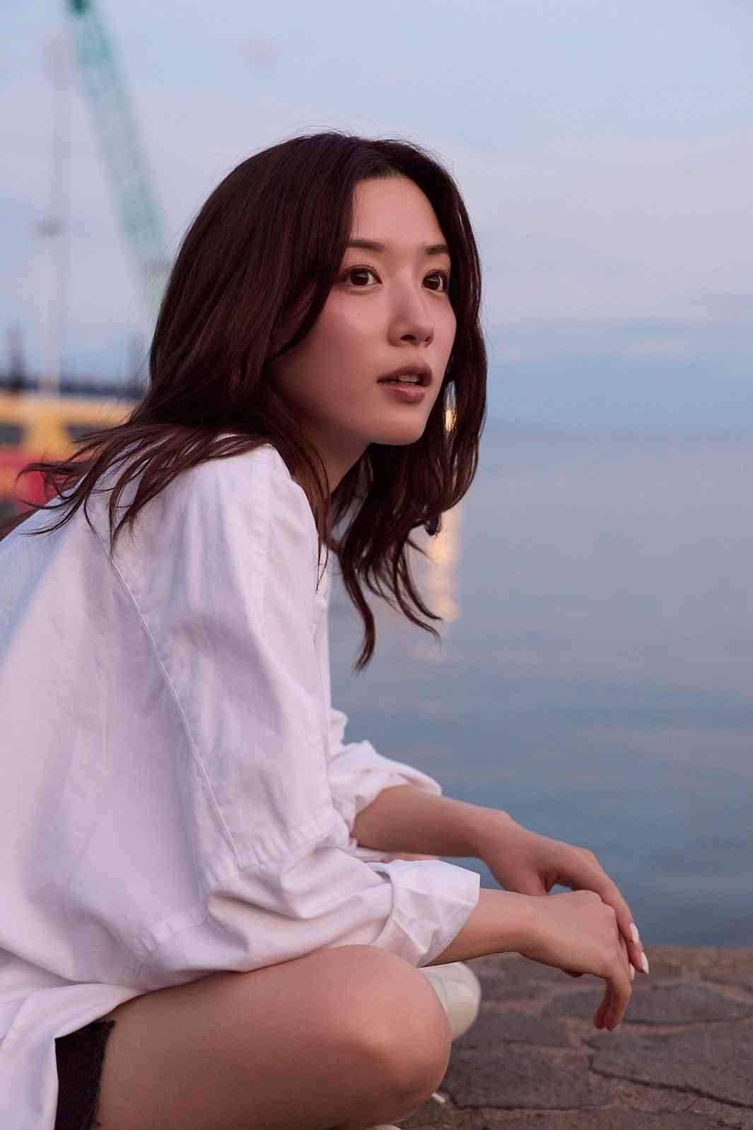 永野芽郁、“ありのままの全て”収めたフォトブック&スタイルブック決定 表紙・収録カット解禁【MAGNOLIE】