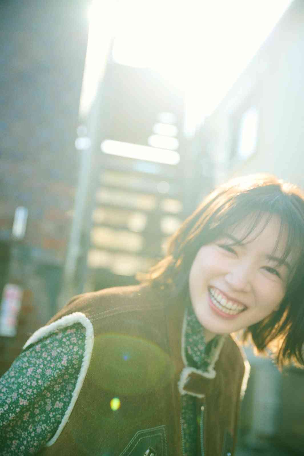 永野芽郁、“ありのままの全て”収めたフォトブック&スタイルブック決定 表紙・収録カット解禁【MAGNOLIE】