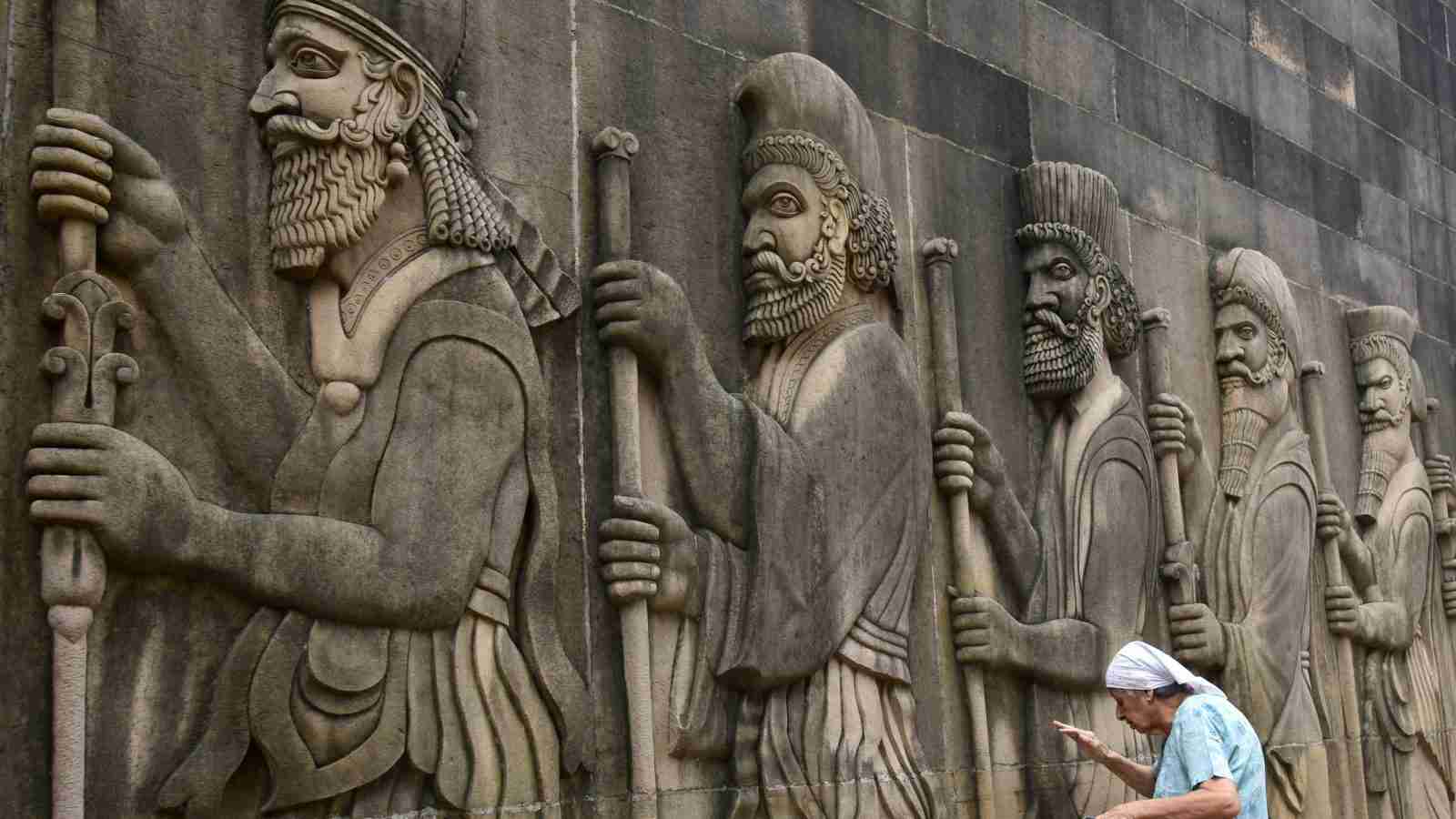 “ゾロアスター教”はなぜ滅びゆくのか─敬虔だった祖父が「地獄に落ちた」と言われて | クーリエ・ジャポン