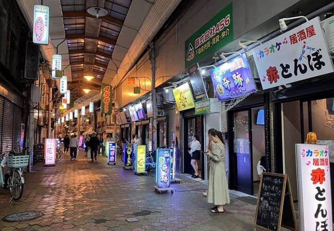 熱湯かけフライパンで頭を殴るなどして女性を殺害しようとした疑い　５４歳男逮捕　交番訪れ「彼女をむちゃくちゃにしばき倒した」　復縁話で口論か