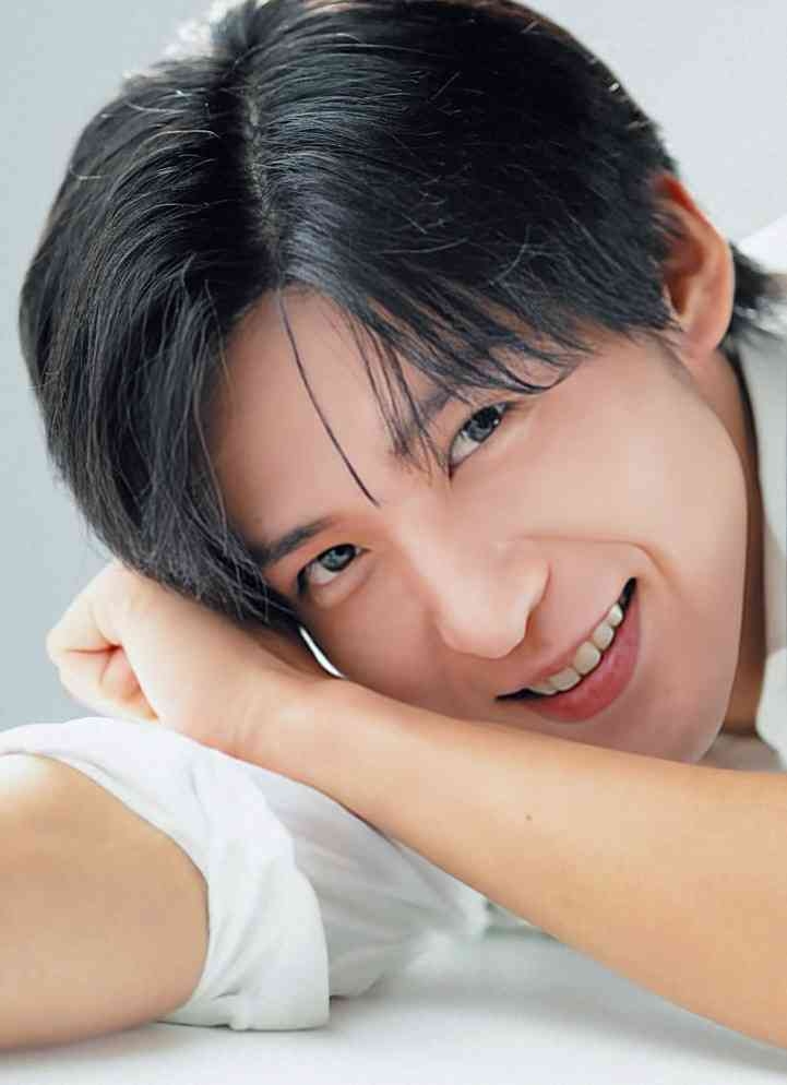 Snow Man目黒蓮、理想の将来像「イケてるおじさんになりたい」　『25ans』でメンバーとの交流も明かす