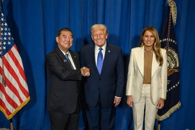「流石にドン引き」高市首相 バイデン前大統領“揶揄”したホワイトハウス展示物に指さして笑顔…トランプ氏への“同調”ムーブが物議