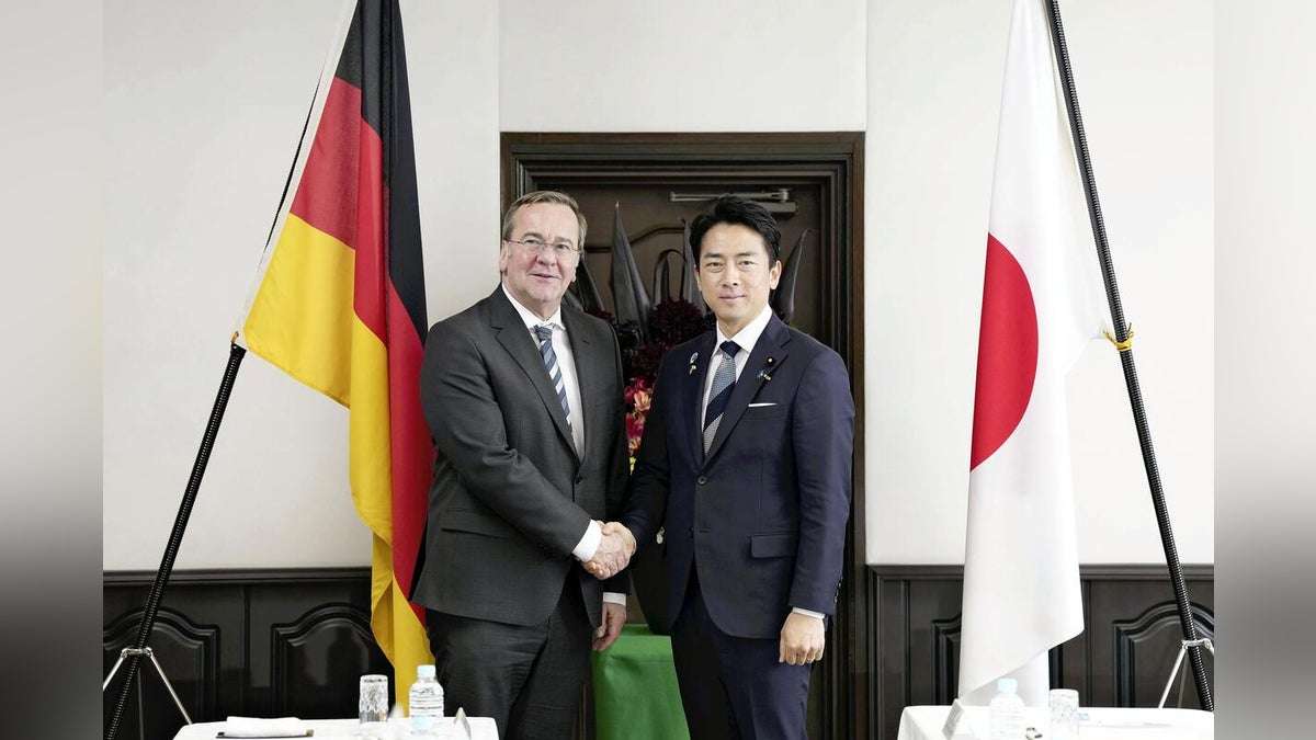 日本とドイツの防衛協力強化を確認、中東情勢巡り意見交換…小泉防衛相とピストリウス国防相が横須賀基地で会談 : 読売新聞