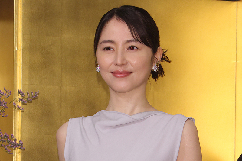 《新居の家賃は約150万円》長澤まさみ、SNSで突然の「新婚アピール」　夫・福永壮志監督はカナダで長期撮影中、250万円リングは“遠距離でも愛し合うふたり”の愛の証か  (1/3)| 女性セブンプラス