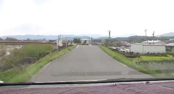 「過去にも同じような事故」水門に車が衝突…4人死亡　のぼりで前が見えづらい道か　「就職が決まってこれからというときに…」関係者が献花