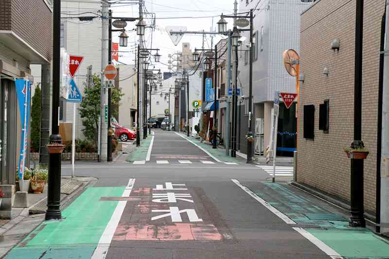男性死亡…車で突っ込んだ男、懲役9年判決に不服 控訴し棄却される 当時18歳で飲酒し逆走、狭い道を時速125キロで 裁判長「車の左右は40~50センチしか余裕なく、両脇に電柱や街灯があった」