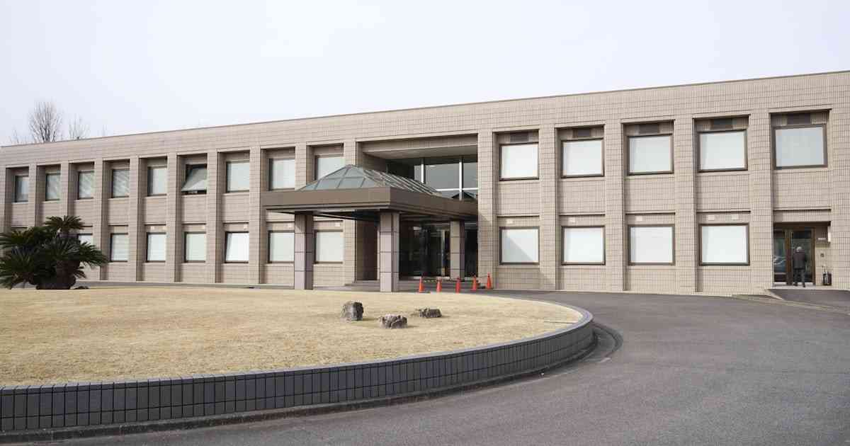 元刑務官ら13人起訴猶予　名古屋、受刑者暴行で地検 - 日本経済新聞