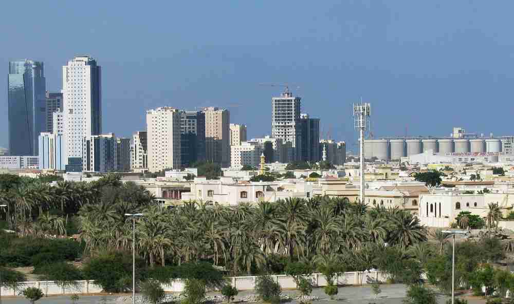 イラン報復か、UAE3港に警告　米国によるカーグ島攻撃受け（共同通信） - Yahoo!ニュース