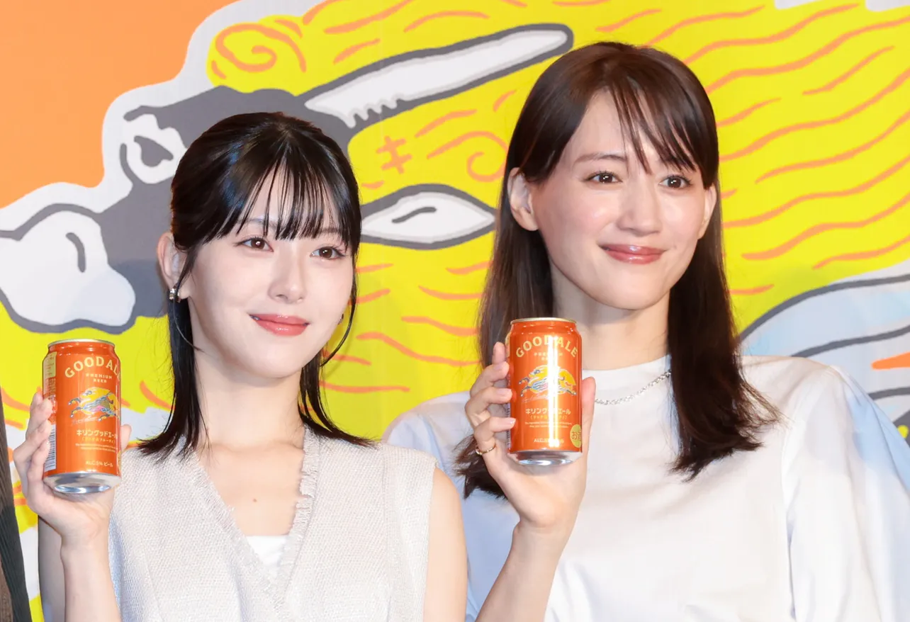 綾瀬はるか、イベントで“人気アーティスト”に「あざとタッチ」でファン悶絶…共演者・スタッフとの距離の近さで保つ“愛され力”