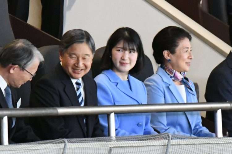 【WBC天覧試合】天皇、皇后、愛子さまが「スカイブルーのリンクコーデ」に込めた野球愛　雅子さまが“普段より笑顔”だったワケと愛子さまの意外な野球スキル（NEWSポストセブン） - Yahoo!ニュース