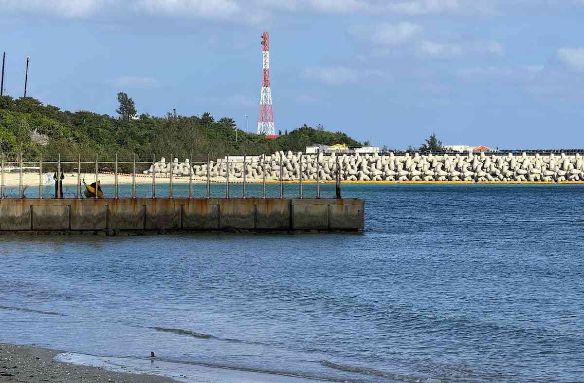 辺野古沖船転覆、遺族が現場海域に近い米軍基地内で献花　海保が仲介、被害者支援（産経新聞） - Yahoo!ニュース