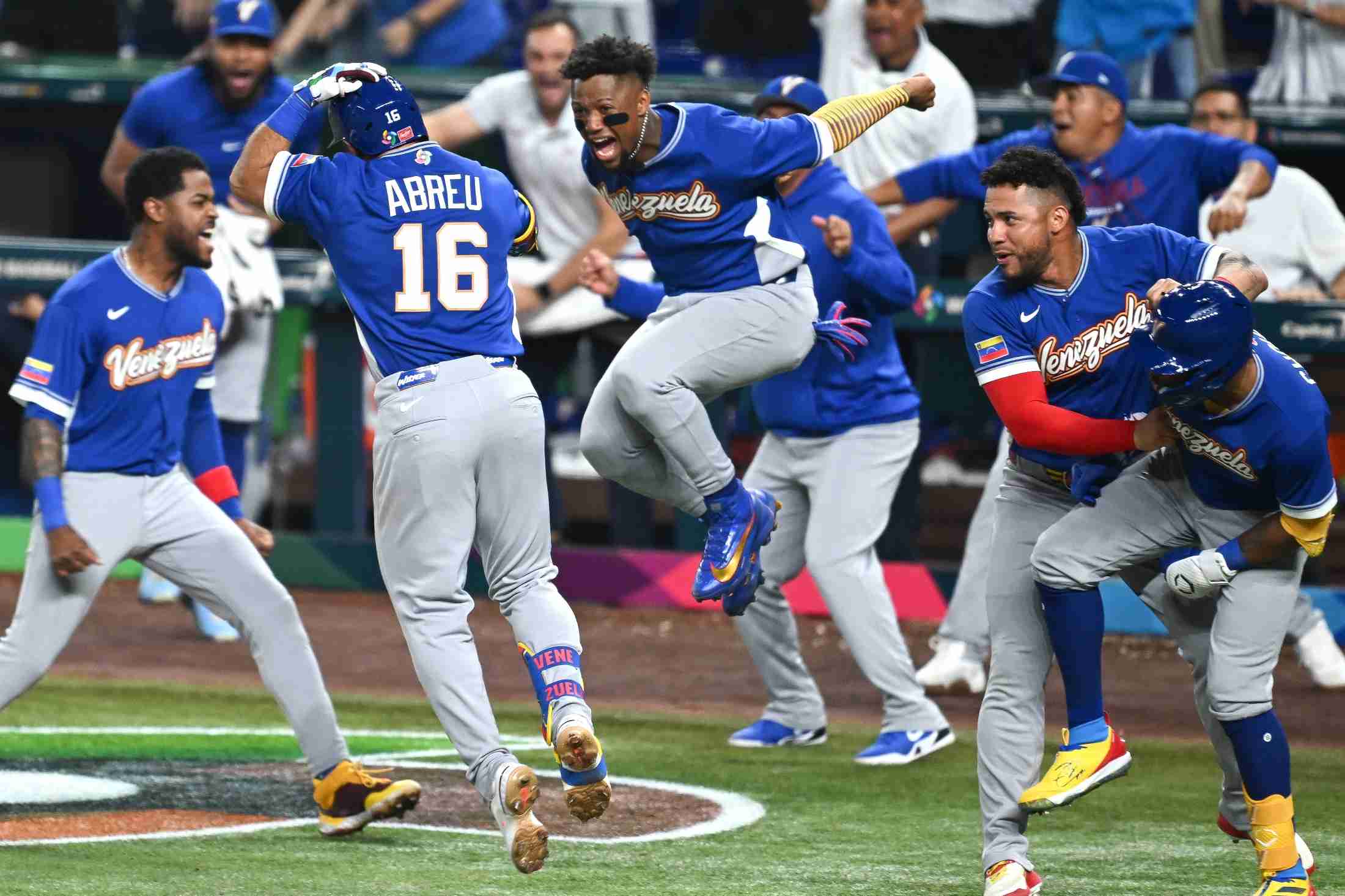 【WBC】 ベネズエラが悲願の初優勝 侍ジャパン撃破の勢いそのままにスター軍団・米国に勝利 アクーニャらナインお祭り騒ぎ マイアミ熱狂