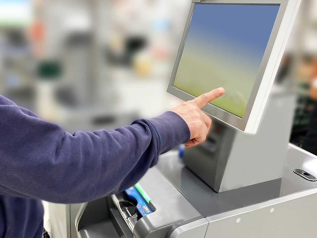 未会計のセルフレジに「4000円」の表示　「一瞬思考が止まった」　万引きの