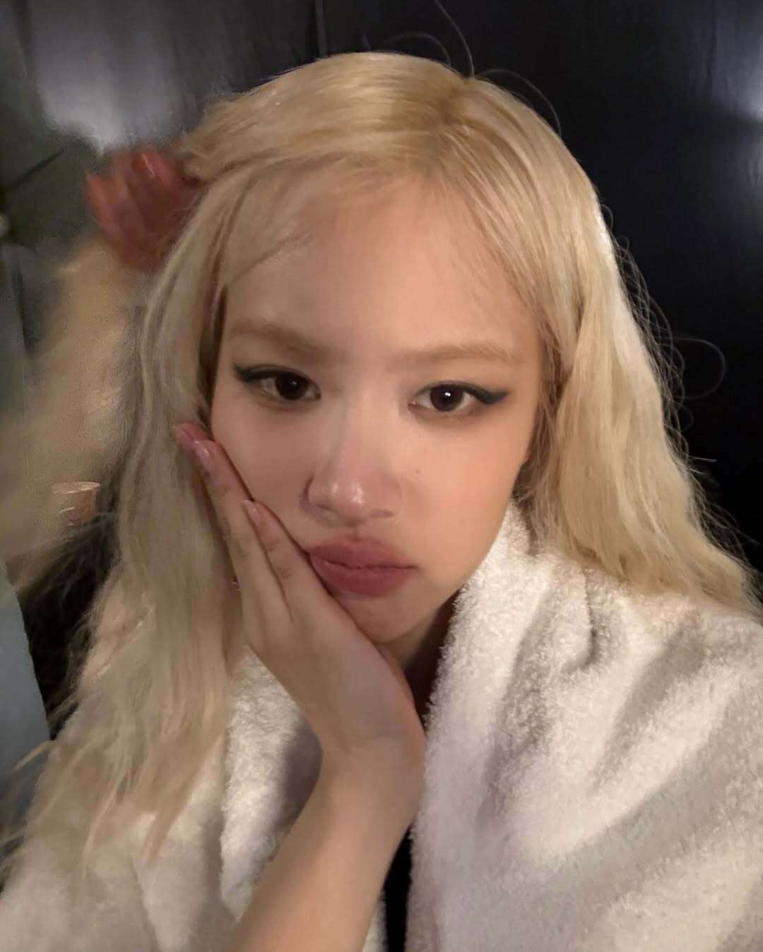 「財閥だってこんな風にできない」　BLACKPINKロゼ、ヘアアーティストにビジネスクラスを手配（朝鮮日報日本語版） - Yahoo!ニュース