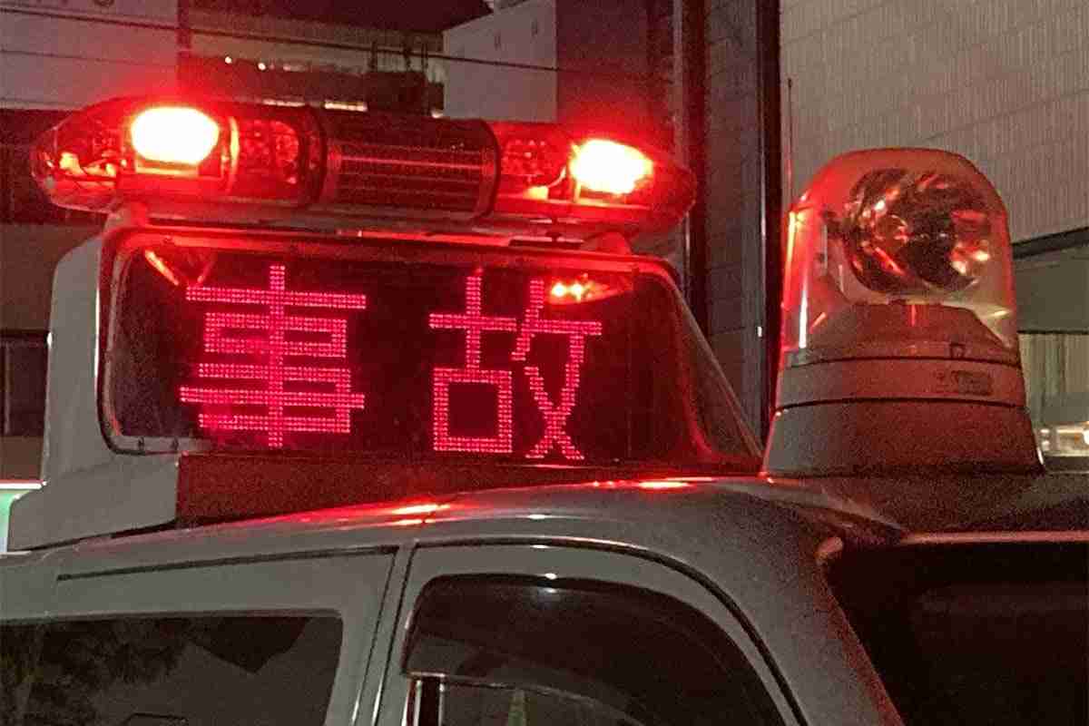 横浜の首都高横羽線でワゴン車にはねられ男性死亡　タクシー降り路上横断中に　一部区間で５時間通行止め（カナロコ by 神奈川新聞） - Yahoo!ニュース