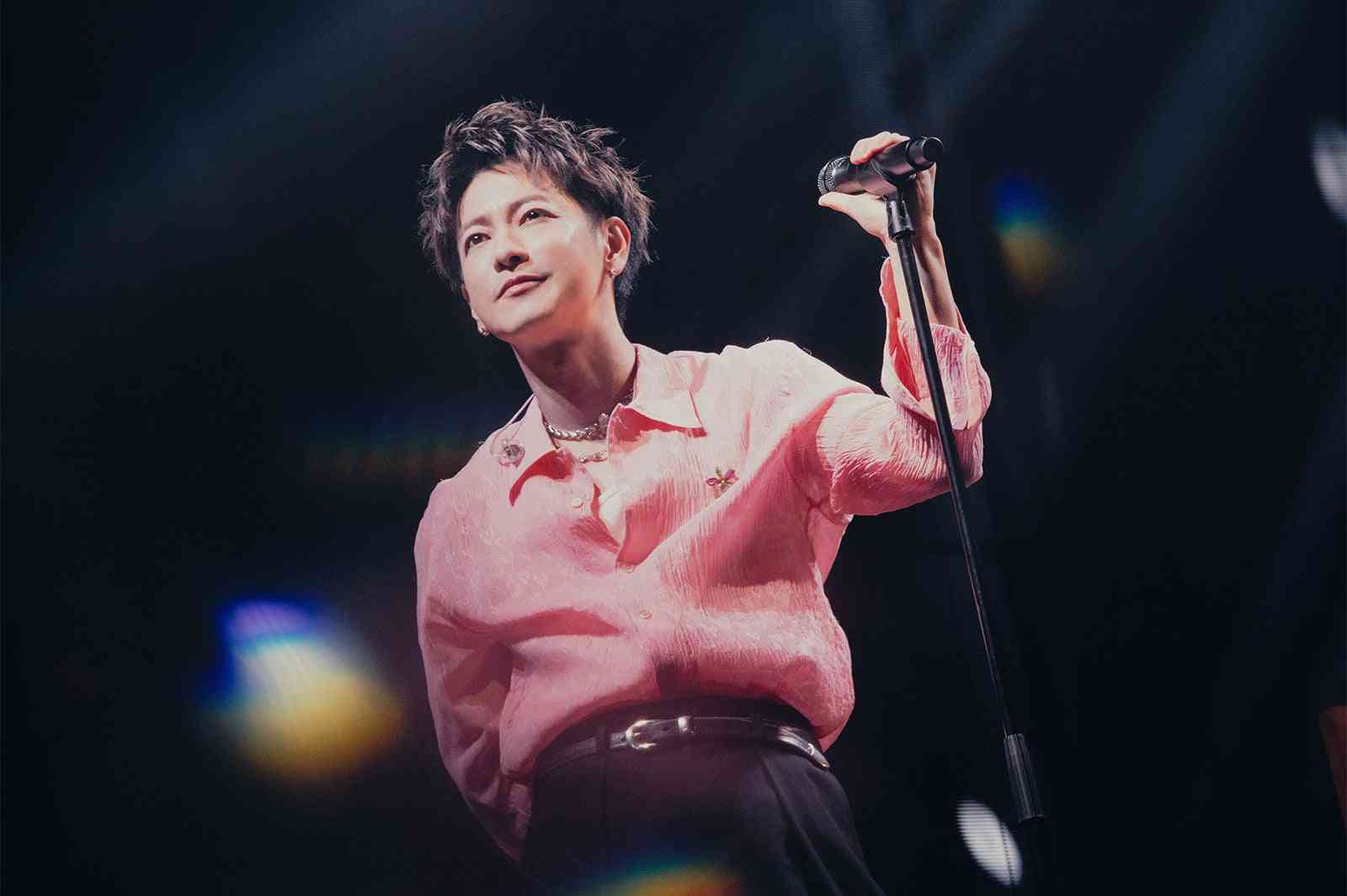 佐藤健、デビュー20周年記念ファンミ開催 ミスチル歌唱・TENBLANK「永遠前夜」弾き語り…客席のファンと交流も - モデルプレス