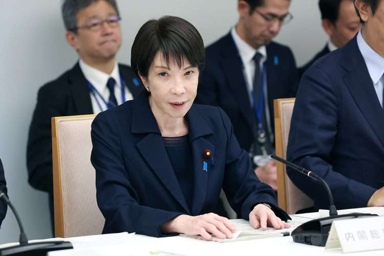 国民会議で「食料品の消費税率ゼロ」より「給付付き税額控除」を優先　高市首相の“悲願”を2年で確実に終わらせたい財務省の思惑（マネーポストWEB） - Yahoo!ニュース