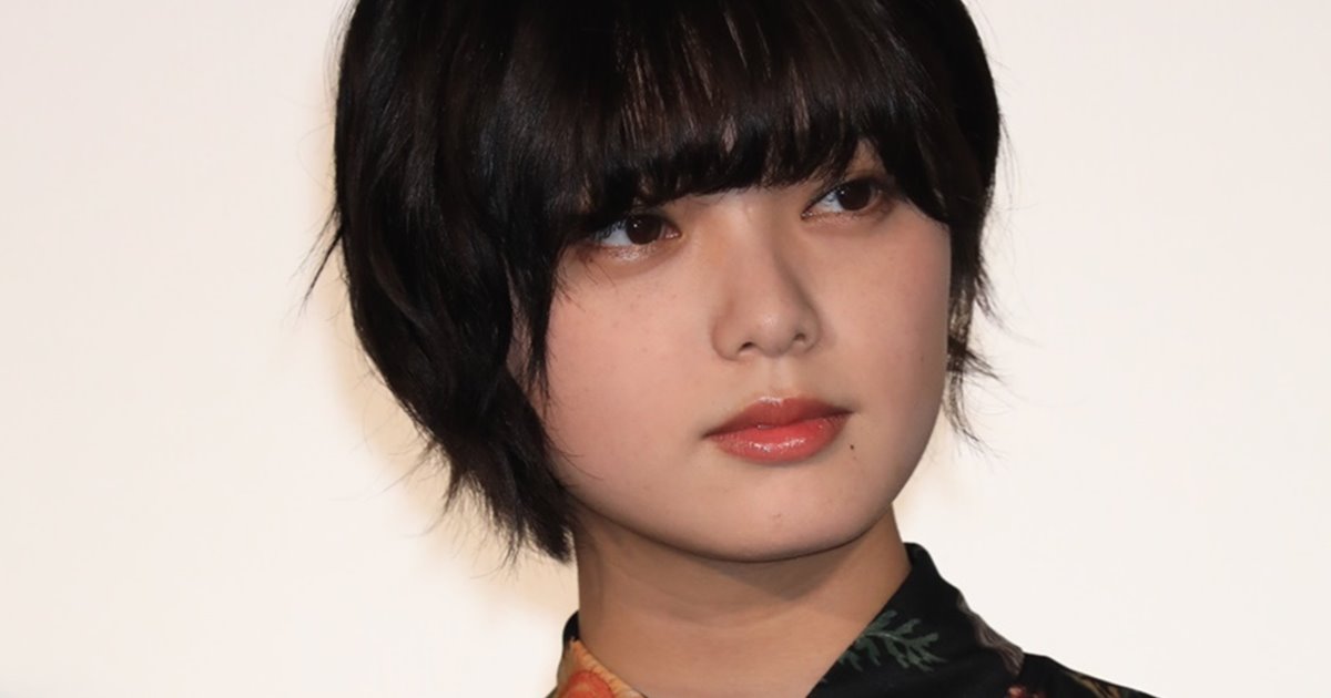 「恐怖音声」平手友梨奈　15分間ずっと「謎の9文字」を連呼…突然の音声配信での“不可解行動”にファン騒然 | 女性自身