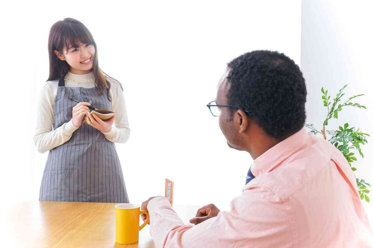 「ここは日本だ！」外国人客に日本語で説明し続ける飲食店の動画がSNSで話題に “インバウンド対応と言語”の問題をどう考えるべきか、ネットニュース編集者が考察 | マネーポストWEB