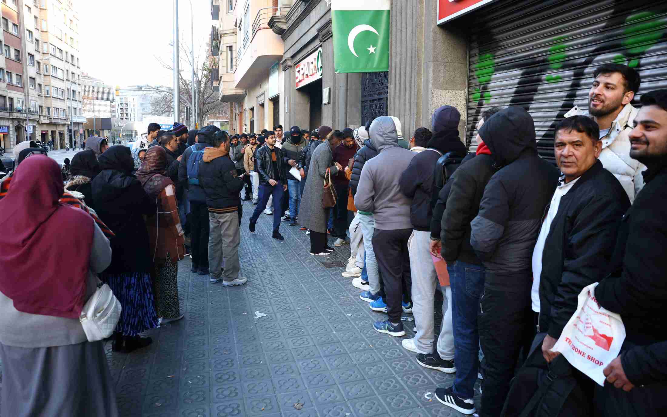 焦点：スペインの移民50万人合法化策、開始前に現場はパンク状態（ロイター） - Yahoo!ニュース