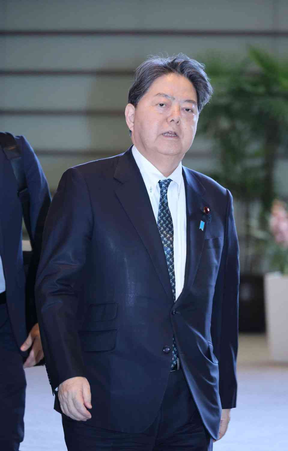 《衝撃》林芳正総務相の秘書がインサイダー取引で逮捕されていた　ニデックめぐる約23億円の巨額事件に関与〈事務所は「昨年末に退職」と認める〉（文春オンライン） - Yahoo!ニュース