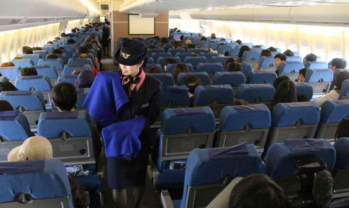 ANAホノルル路線〝機内で喫煙〟伝えるアナウンス動画が反響「窓から降ろせそんな奴！」「本当に居るんだ」「臭いで絶対バレるだろ」旅行系YouTuberが投稿：「おっ！」でつながる地元密着のスポーツ応援メディア 西スポWEB OTTO!