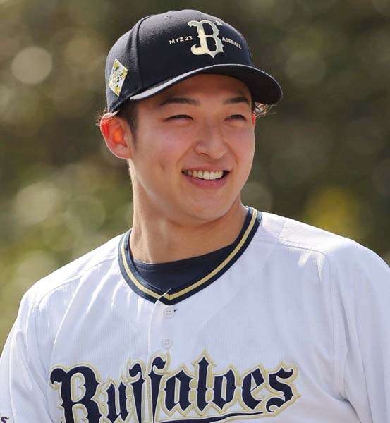 “球界No.1イケメン投手” オリックス・山﨑颯一郎（27）が結婚へ！《どん底の時期を支えた彼女にミラコスタでプロポーズ》