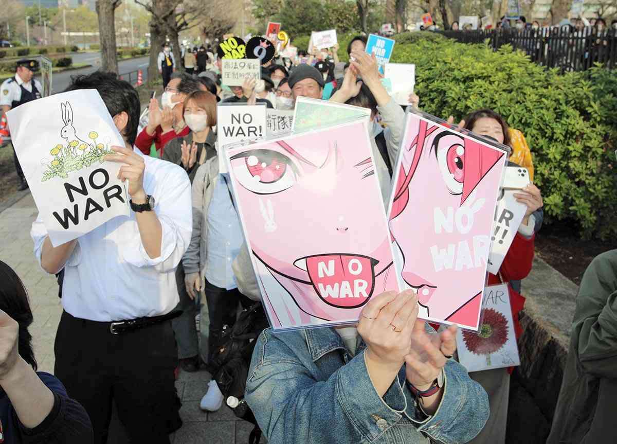 「平和でなければオタクの活動できない」　イラン攻撃に都内で抗議　国会前では漫画家や声優らが訴え　