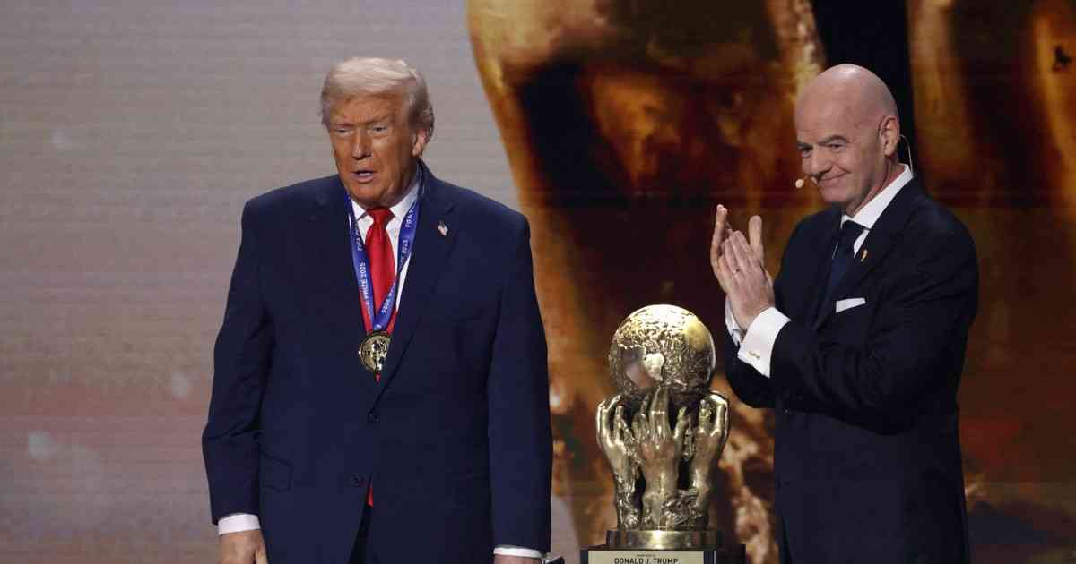 FIFA、トランプ氏に「平和賞」　大会成功に向けて歓心買う狙いか | 毎日新聞
