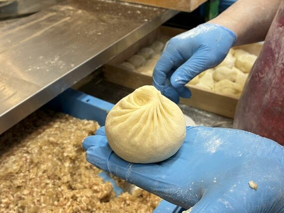 【551】機械化せず手包みで1日17万個の“爆売れ”《豚まんチェーン》─「出店してほしい！」の声多数だが関西圏から出ない訳【蓬莱】