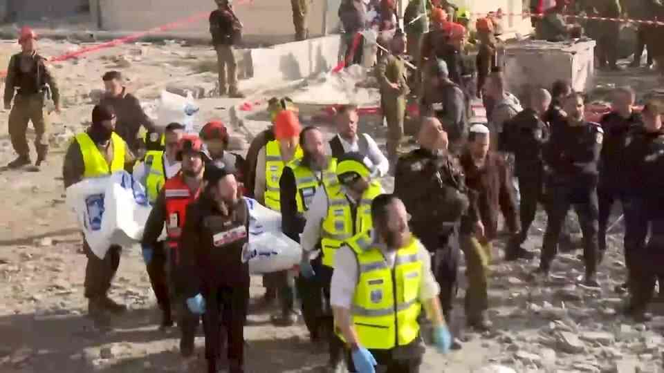 イスラエル各地でミサイル被弾　イランが報復攻撃に転じる（AP通信） - Yahoo!ニュース