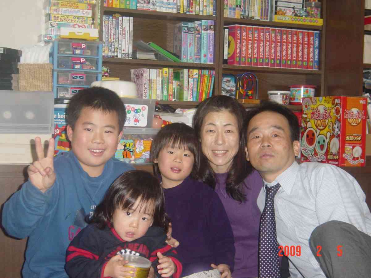 突然「妻のがん」が判明、3人の子どもを残して12日後に亡くなった…。45歳・会社社長が仕事を辞めて「育児と家事に専念」した理由〈前編〉 | HugKum（はぐくむ）