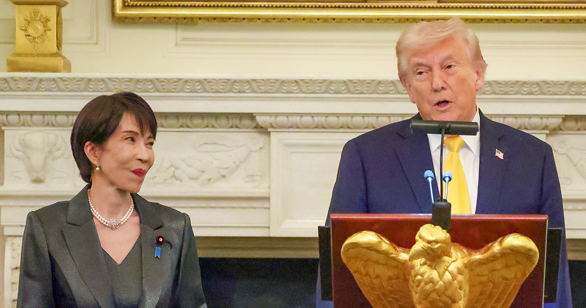 「流石にドン引き」高市首相　バイデン前大統領“揶揄”したホワイトハウス展示物に指さして笑顔…トランプ氏への“同調”ムーブが物議 | 女性自身