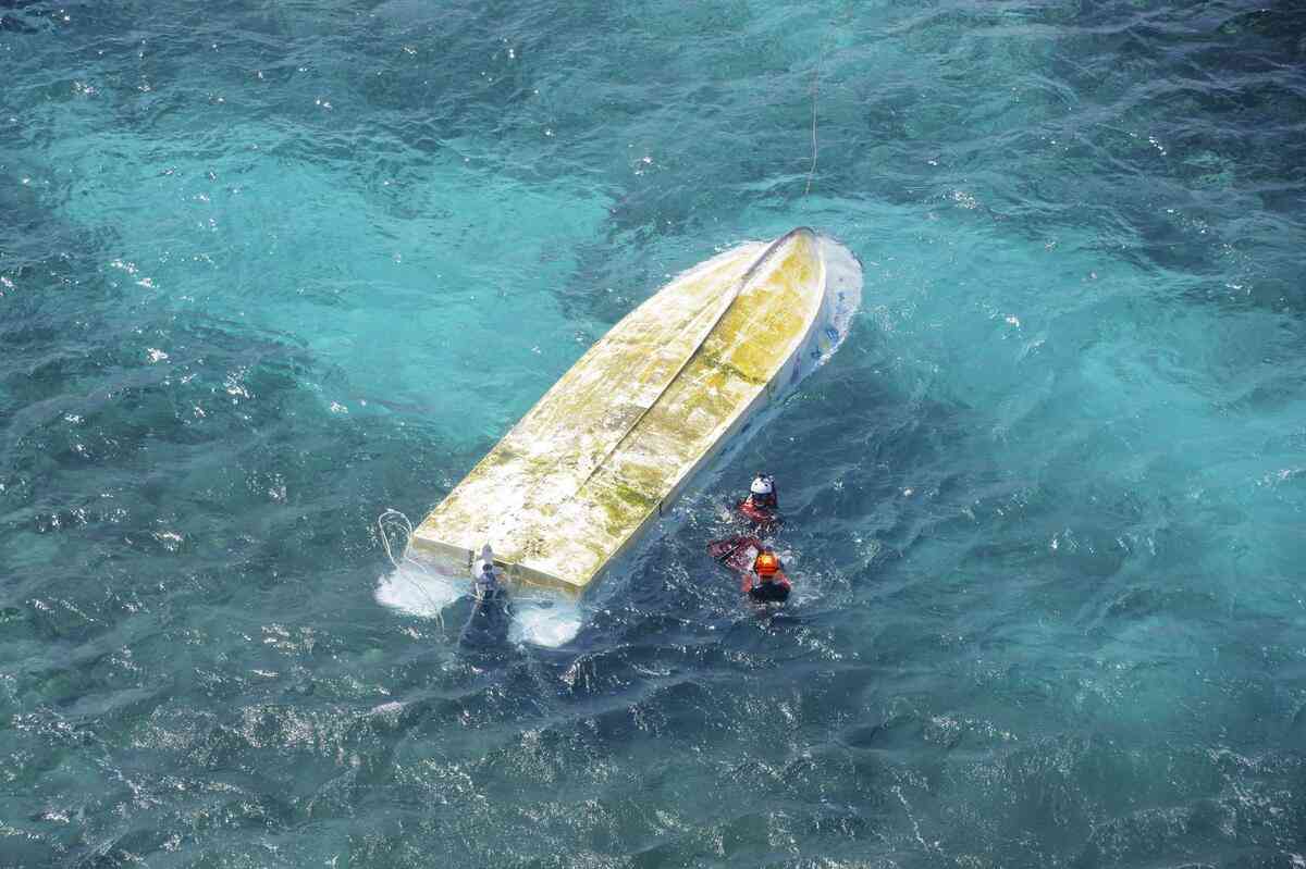 【独自】沖縄・辺野古沖の転覆事故、死亡生徒の救命胴衣が船体に引っかかる　発生70分後に船内から救助｜京都新聞デジタル　京都・滋賀のニュースサイト