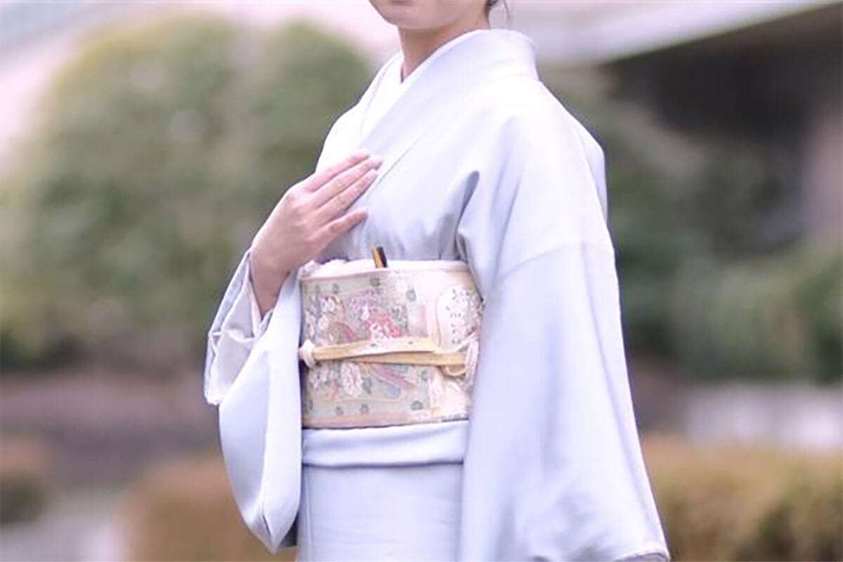 《子どもより目立つな》SNSで批判殺到…卒業式で「親の着物姿」はNG？入学式はどうするべき？専門家に聞いた | デイリー新潮