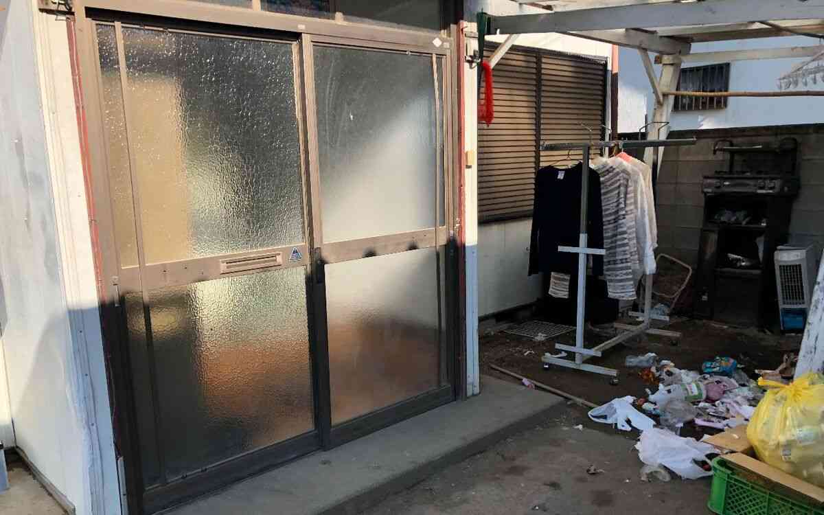 豚窃盗疑惑！ ベトナム人男女19人同居「兄貴ハウス」に突撃して見えた真実 | 文春オンライン