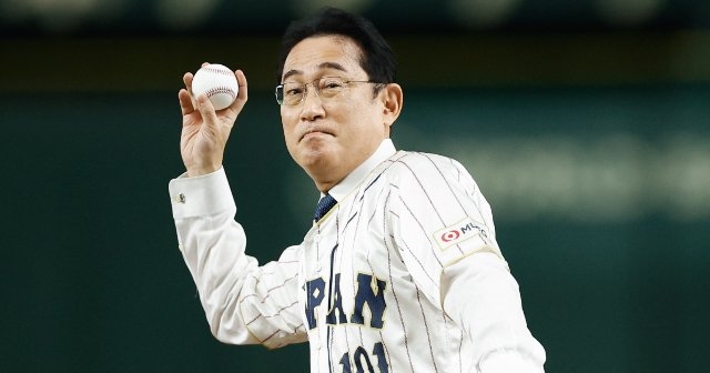 岸田文雄“あの大暴投”の真相…「本当に野球部？」疑惑を監督に直撃すると「もともと送球に難あった」「政治家一家の息子と知ってノックを弱めた」 - 高校野球 - Number Web - ナンバー